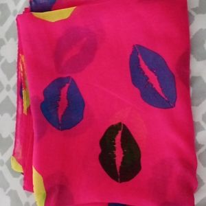 Lip scarf